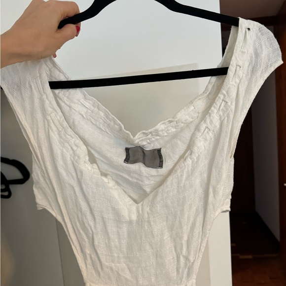 - Off the shoulder & backless Reformation dress - Picture 2 of 3